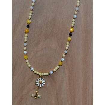 Naszyjnik handmade z  jadeitu , czarnego turmalinu i masy perłowej .